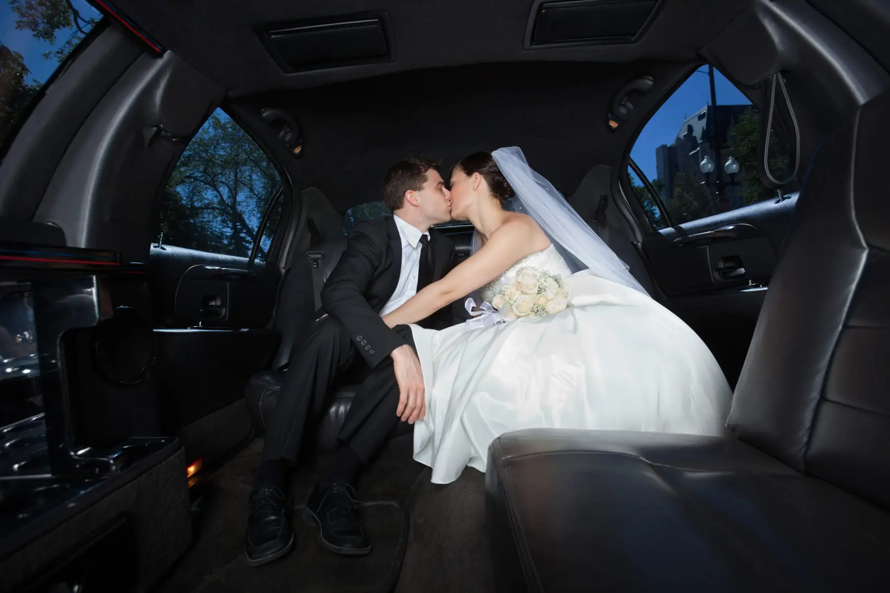 Houston wedding limo service with luxury limousine and professional chauffeur